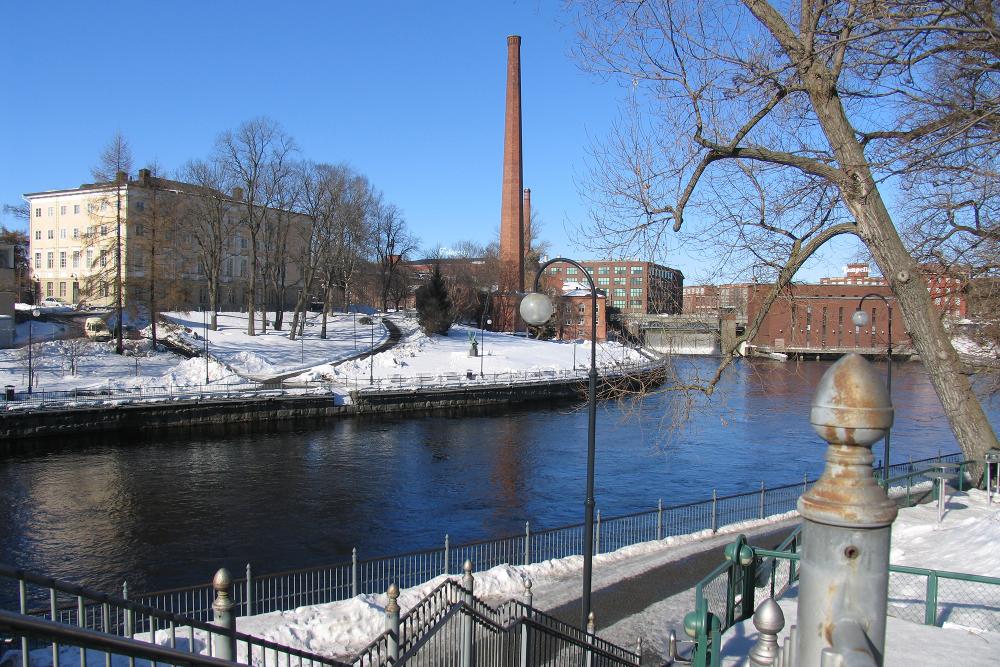 The Tammerkoski rapids run through the city.